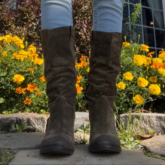 Russell Bromley Suede Boots - Picture 14 of 17